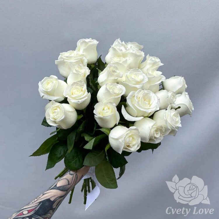Букет из 21 белой розы под ленту